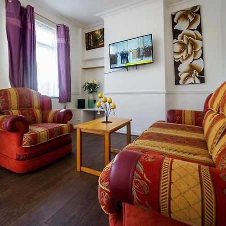 12 Cornwallis Lodge Family Room 2 Stoke-on-Trent エクステリア 写真