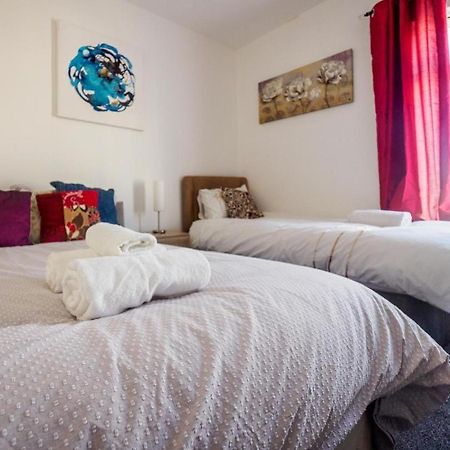 12 Cornwallis Lodge Family Room 2 Stoke-on-Trent エクステリア 写真