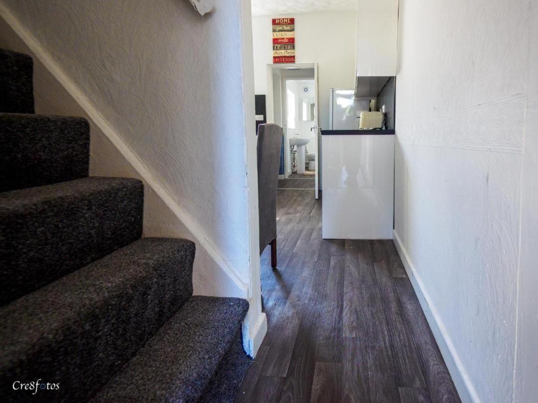 12 Cornwallis Lodge Family Room 2 Stoke-on-Trent エクステリア 写真