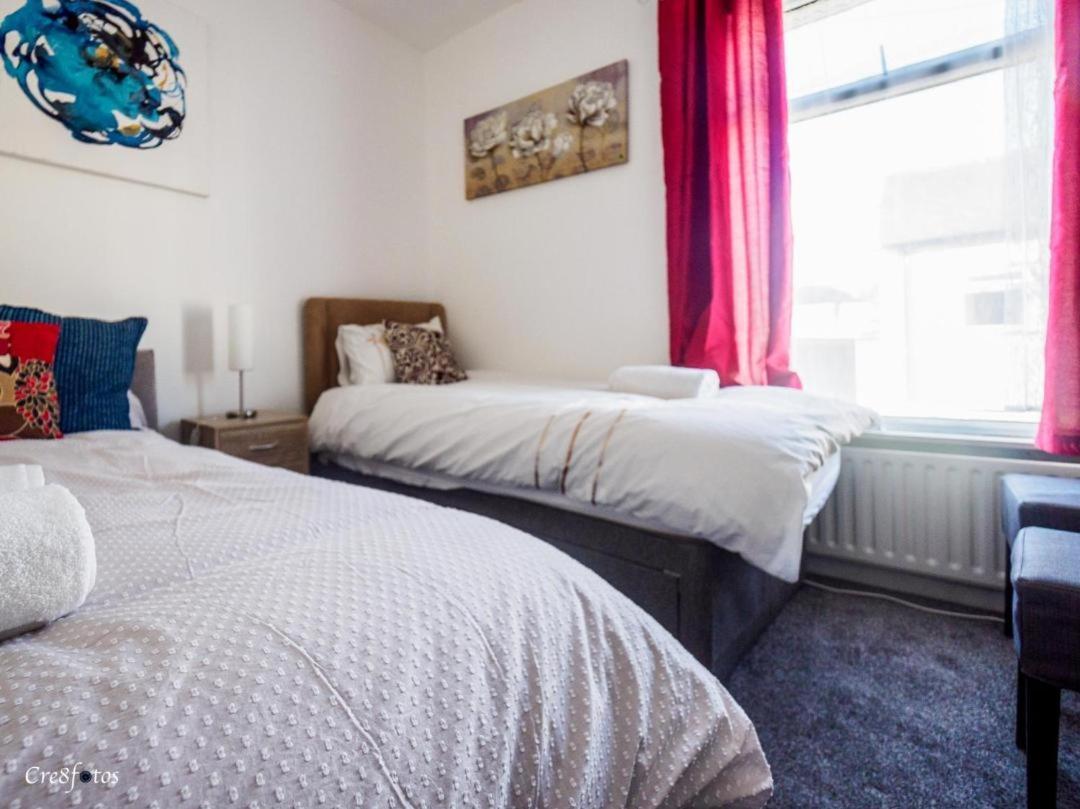 12 Cornwallis Lodge Family Room 2 Stoke-on-Trent エクステリア 写真