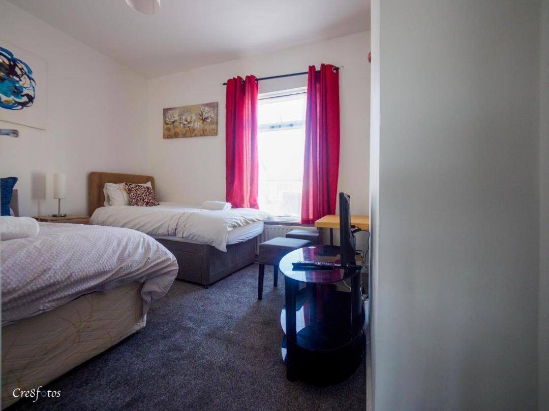 12 Cornwallis Lodge Family Room 2 Stoke-on-Trent エクステリア 写真