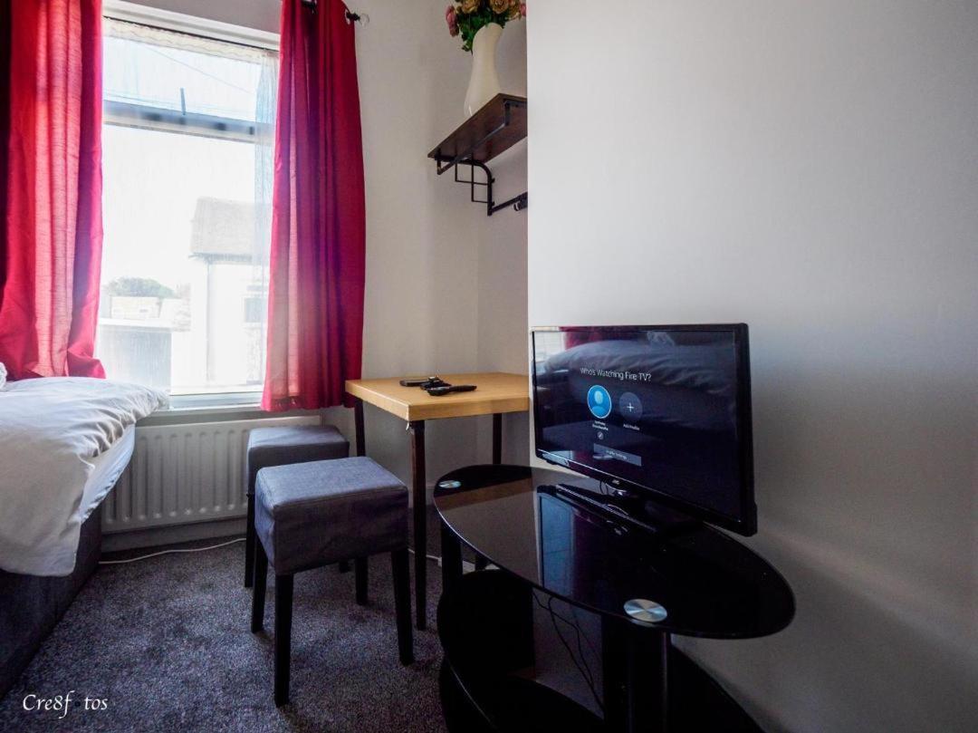 12 Cornwallis Lodge Family Room 2 Stoke-on-Trent エクステリア 写真